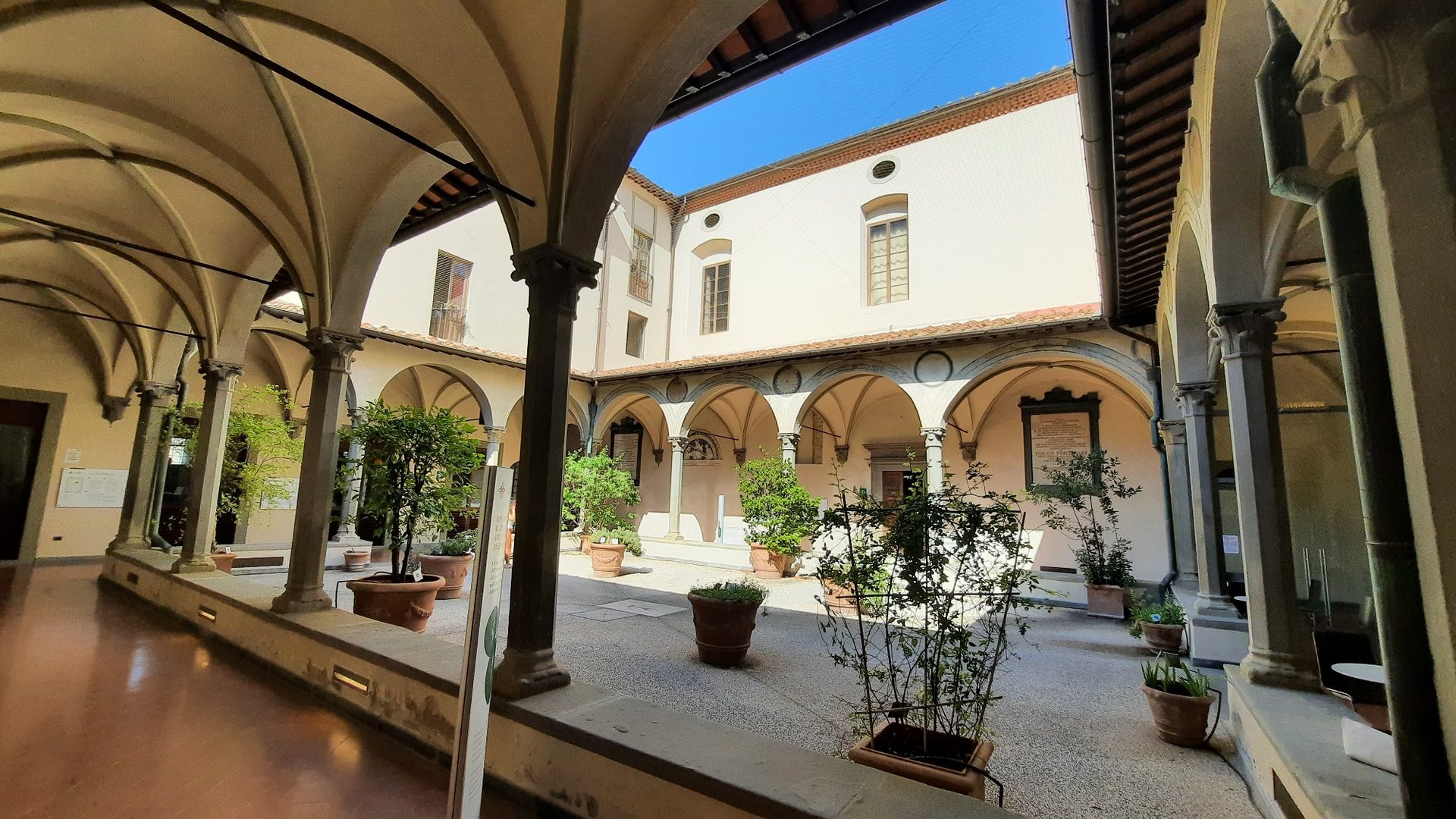 Cloister of the Medicherie, Ospedale di Santa Maria Nuova, Florence - 01.jpg